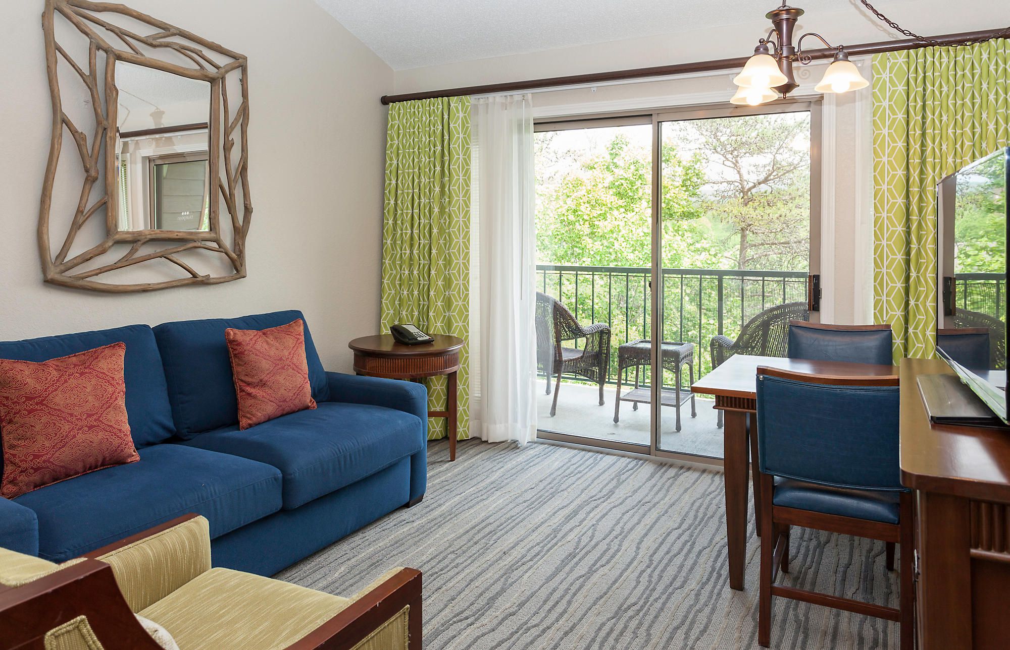 Bluegreen MountainLoft 1 Bedroom Standard Villa Living and Dining