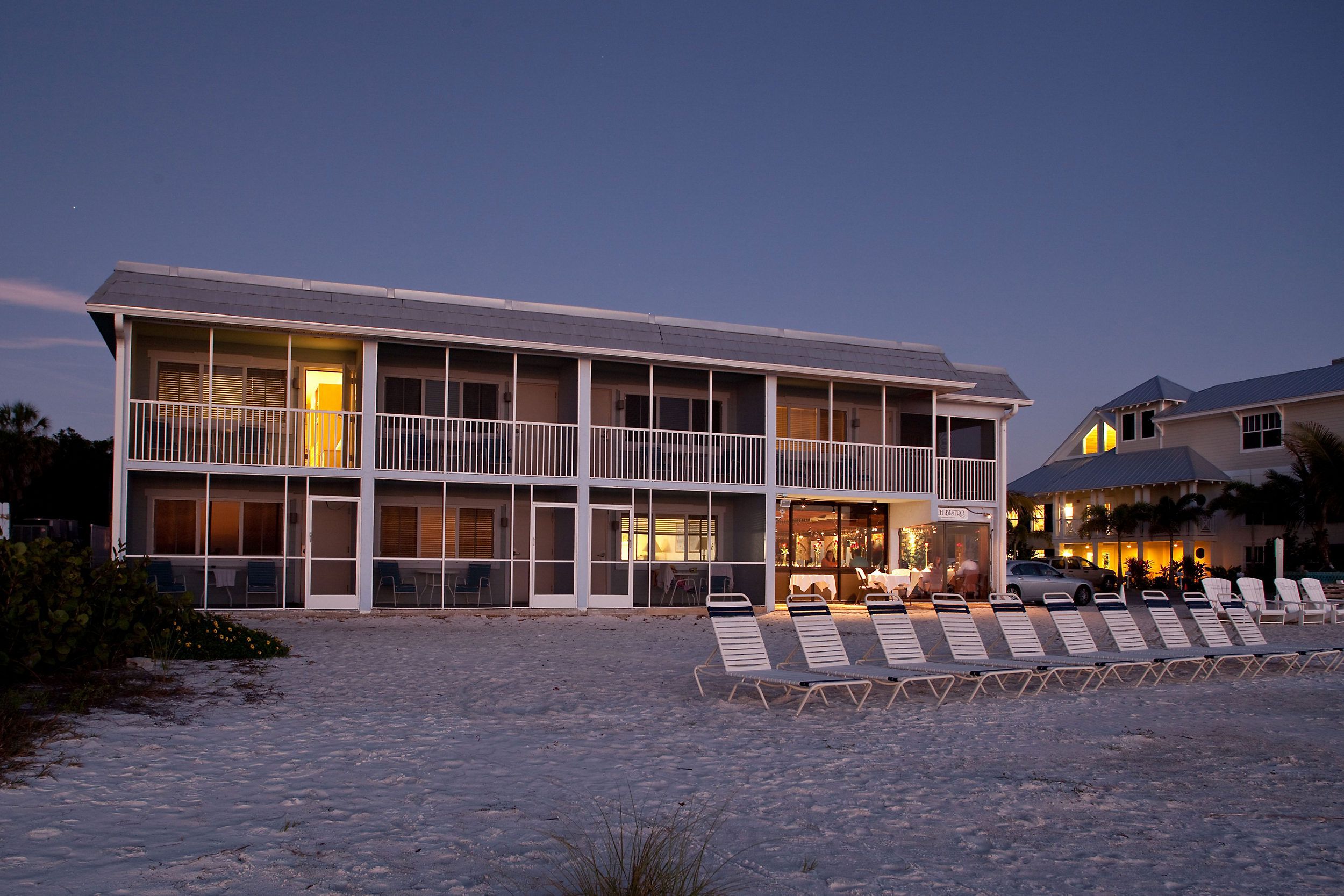 Bluegreen Vacations Resort Sixty-Six Exterior at Night