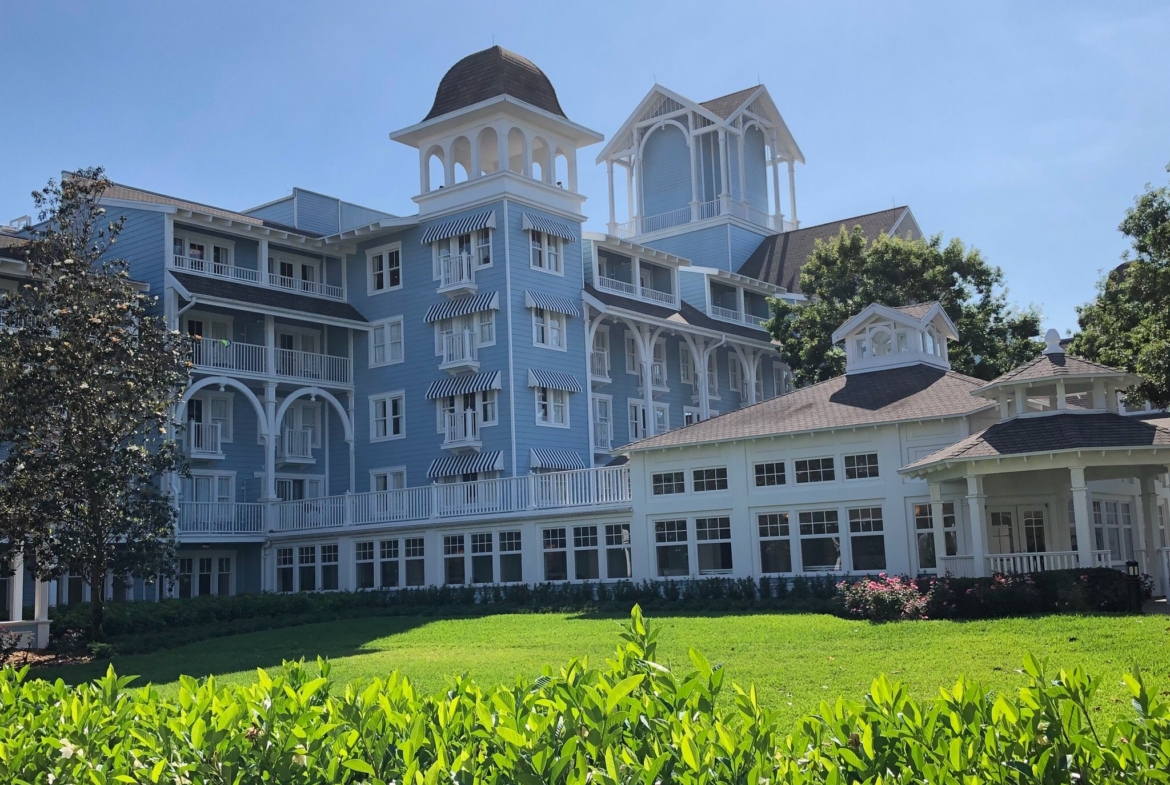 Disney’s Beach Club Villas Outside Lawn