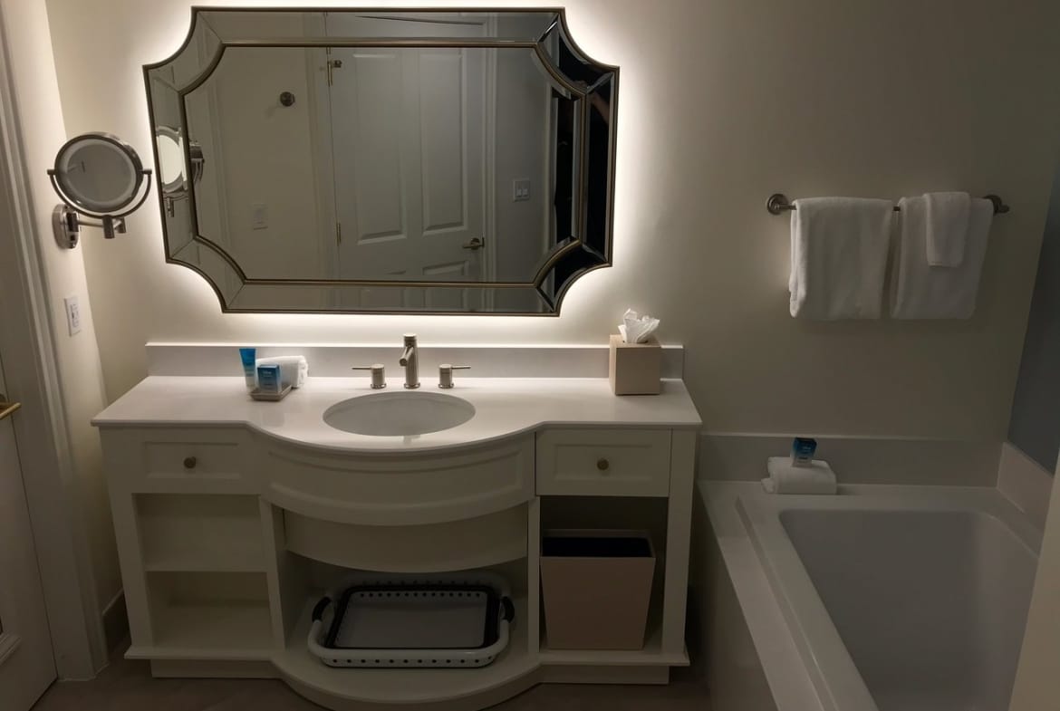 Disney's Saratoga Springs Resort and Spa Bathroom Sink Tub