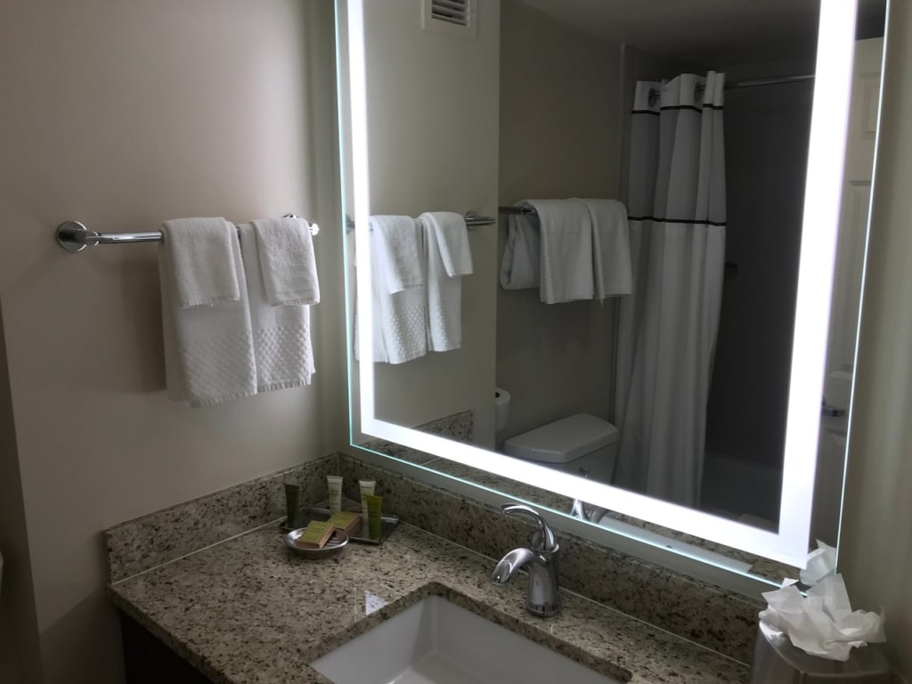Hilton Grand Vacations On Paradise Bathroom