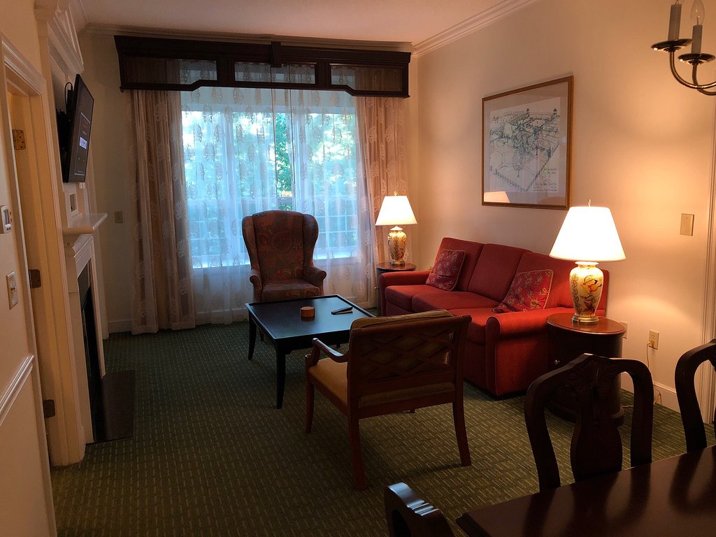Marriott's Manor Club at Ford's Colony Living Area