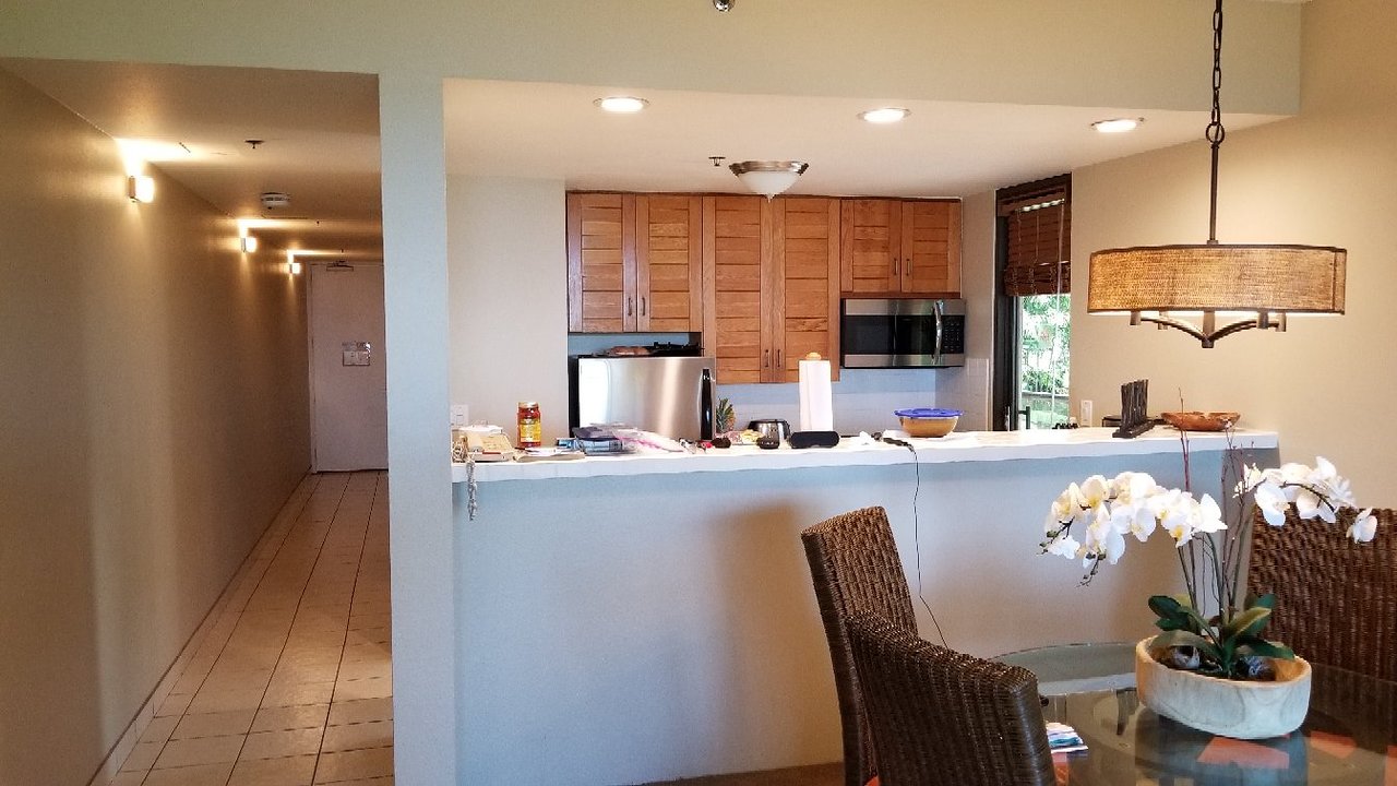 Sands of Kahana Kitchen and Dining Area