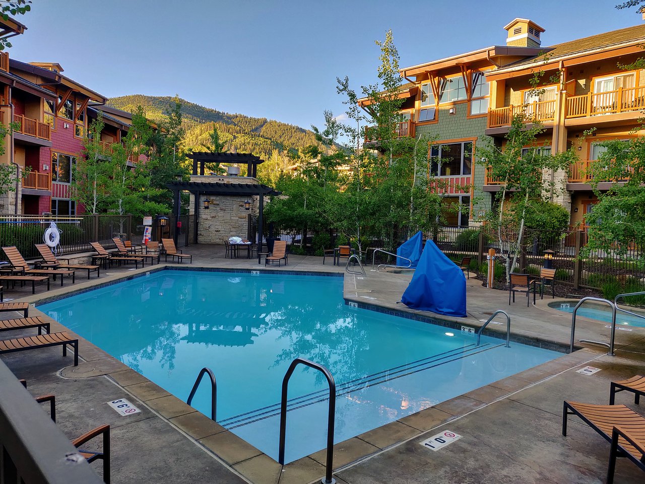 Sunrise Lodge by Hilton Grand Vacations Pool