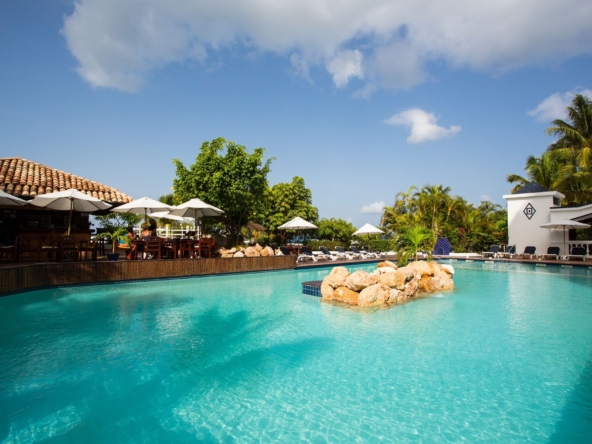 Sapphire Beach Club & Resort Pool