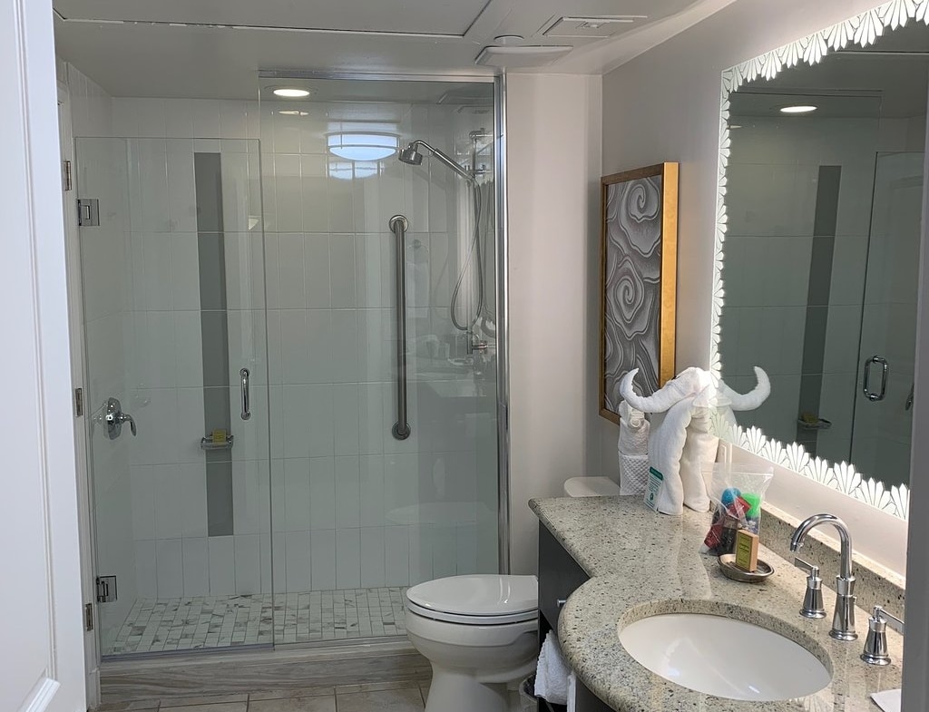 Hilton Grand Vacations at McAlpin-Ocean Plaza Bathroom