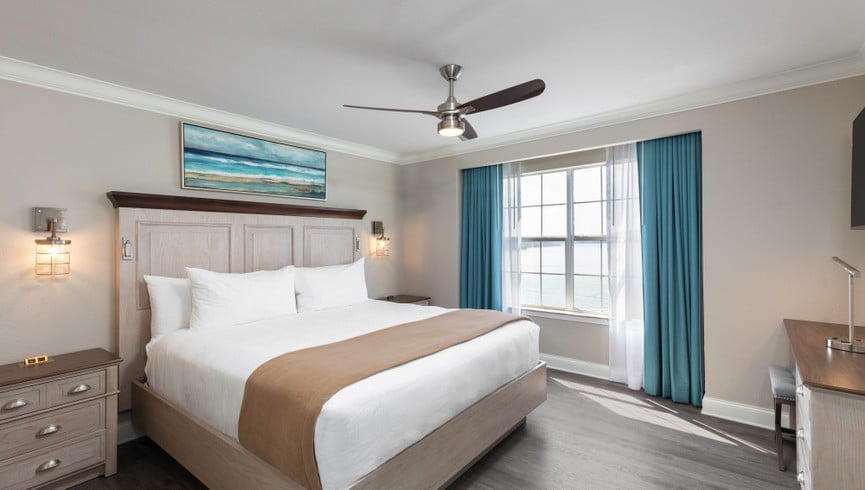 guest bedroom at branson lakes resort