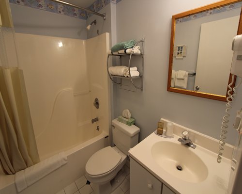 Riverview Resort Condominiums bathroom