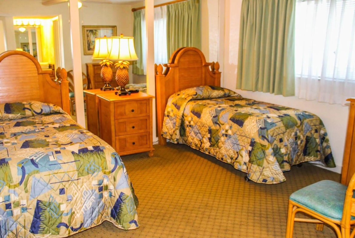 Coral Reef Beach Resort (Florida) bedroom