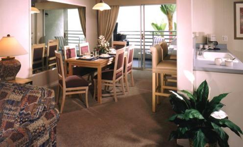 Riviera Shores Resort dining room