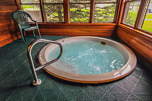 Sunburst Resort Condominiums hot tub