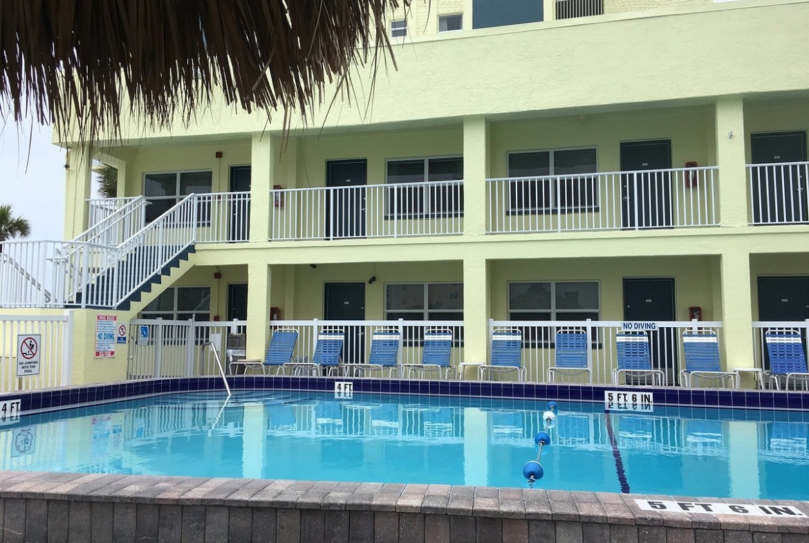 Commodore Beach Club pool