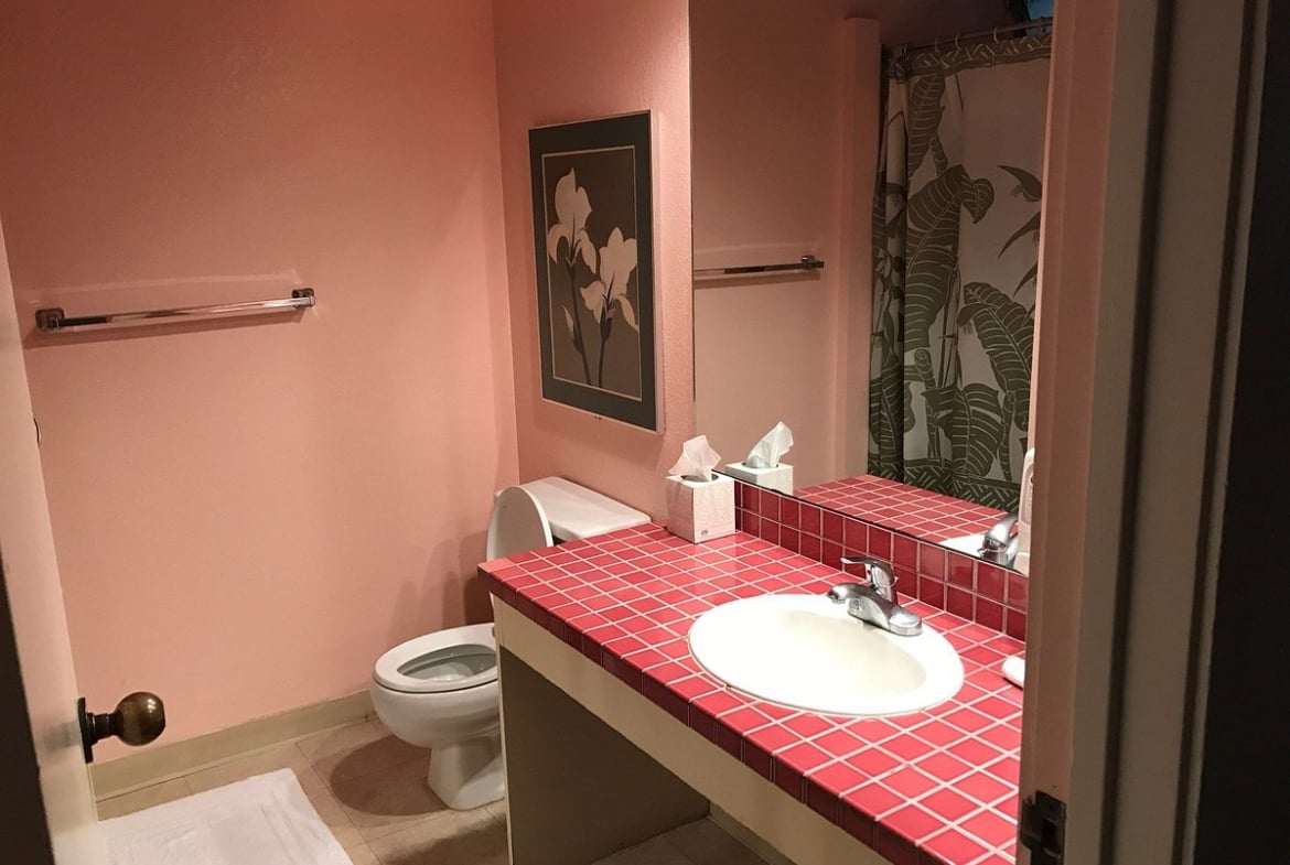 Kuhio Banyan Club Bathroom