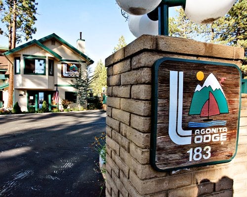 Lagonita Lodge Entrance