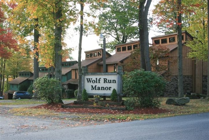 Wolf Run Manor at Treasure Lake Sign