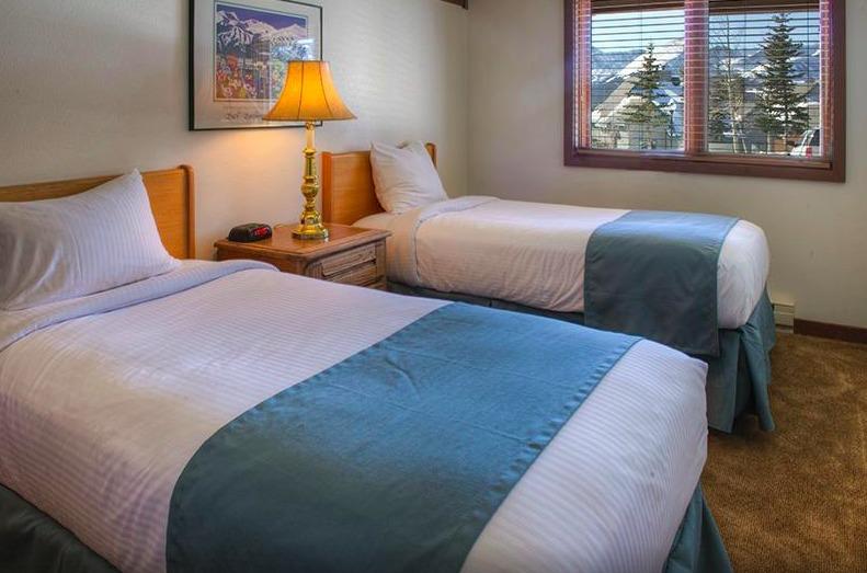 Gold Point Resort bedroom